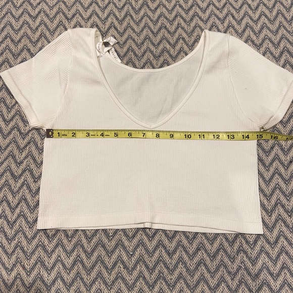 Aeropostale White Ribbed Cropped Tee – Size Large - Picture 2 of 5